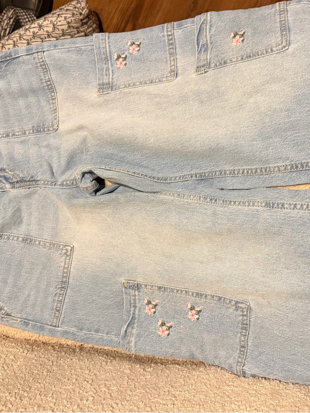 No Boundaries Light Wash Floral Embroidered Cargo Wide Leg Jeans XS 0-2